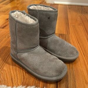 Grey koolaburra by ugg girls boots.